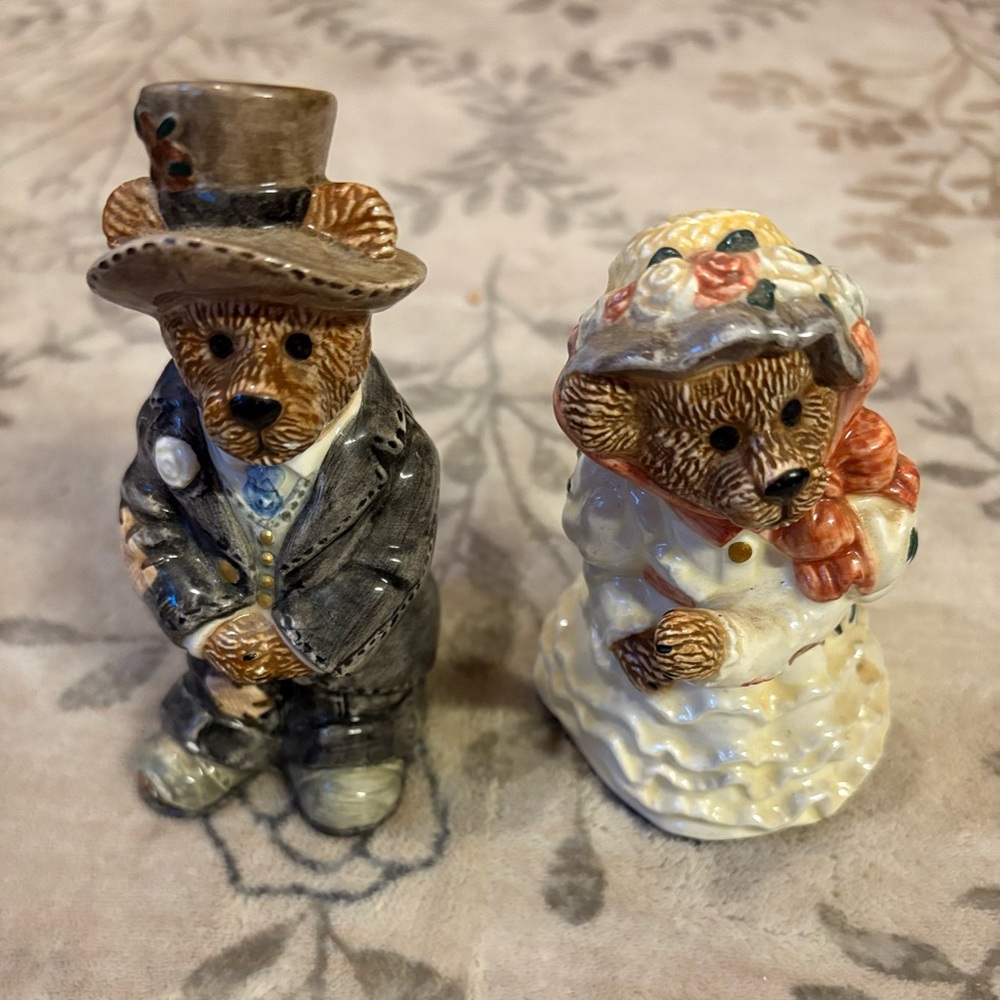 BEARWARE POTTERY BRIDE AND GROOM SALT & PEPPER SHAKERS SET WEDDING BEARS
